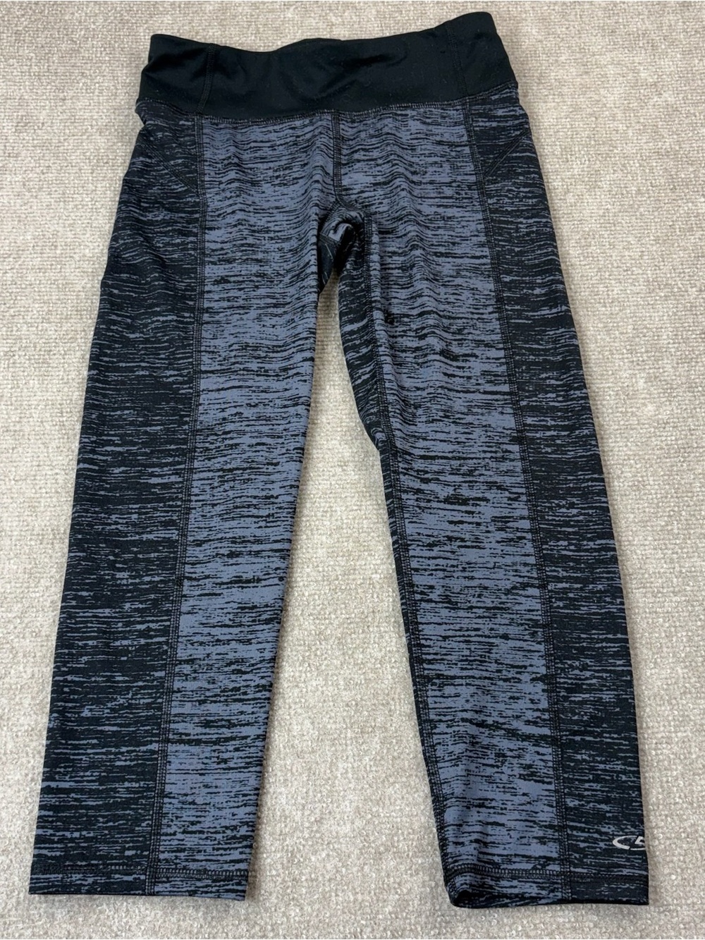 Champion Womens Gray and Black Static patterned cropped leggings